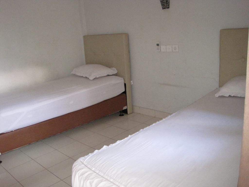 Taman Mekar Beach Inn Kuta Lombok Rum bild