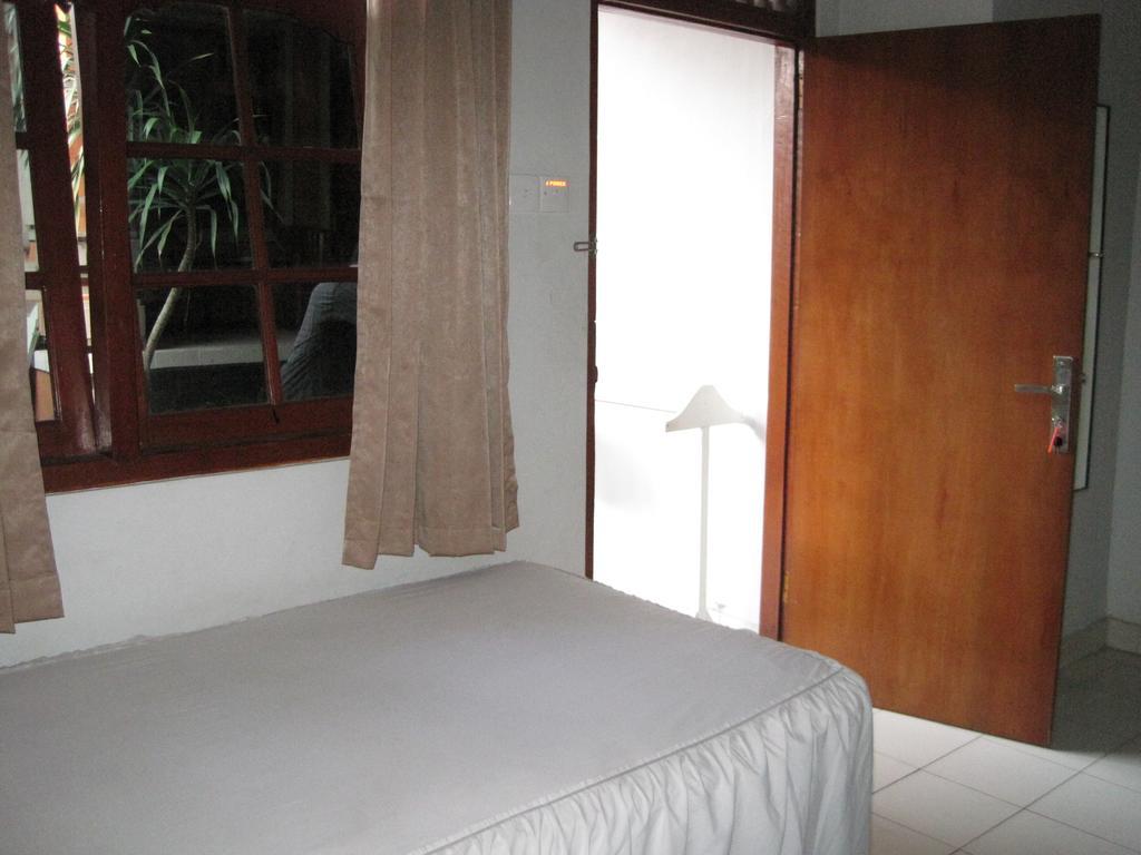 Taman Mekar Beach Inn Kuta Lombok Rum bild